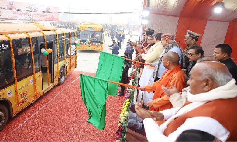 अयोध्या: प्राण प्रतिष्ठा से पहले CM योगी ने 100 इलेक्ट्रिक बसों को दिखाई हरी झंडी
